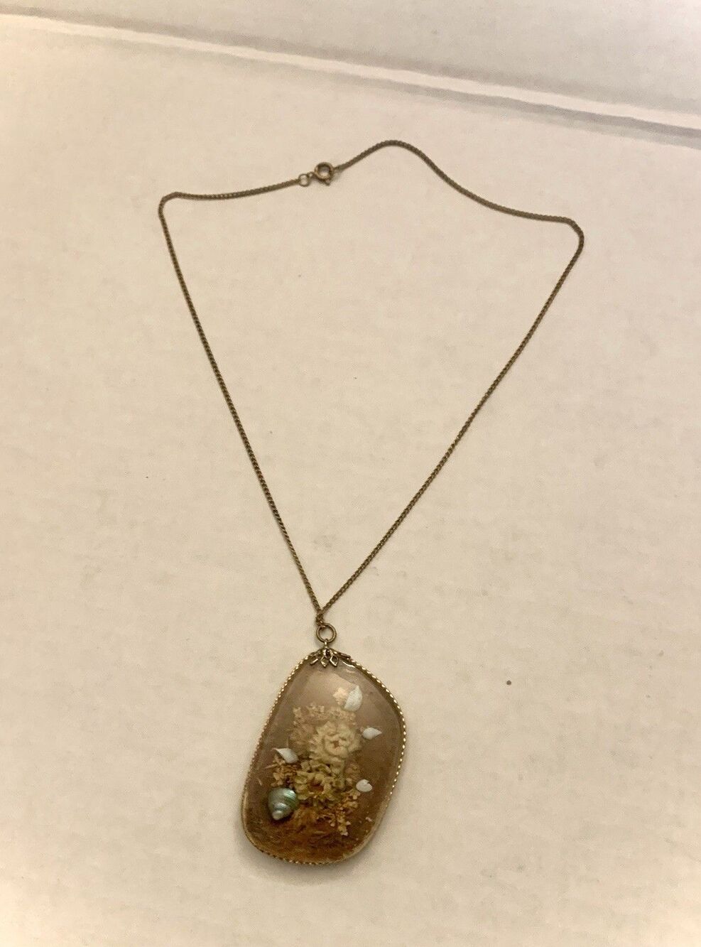 VTG MCM Resin dried flower seashell pendant necklace upcycled eye glass frame?